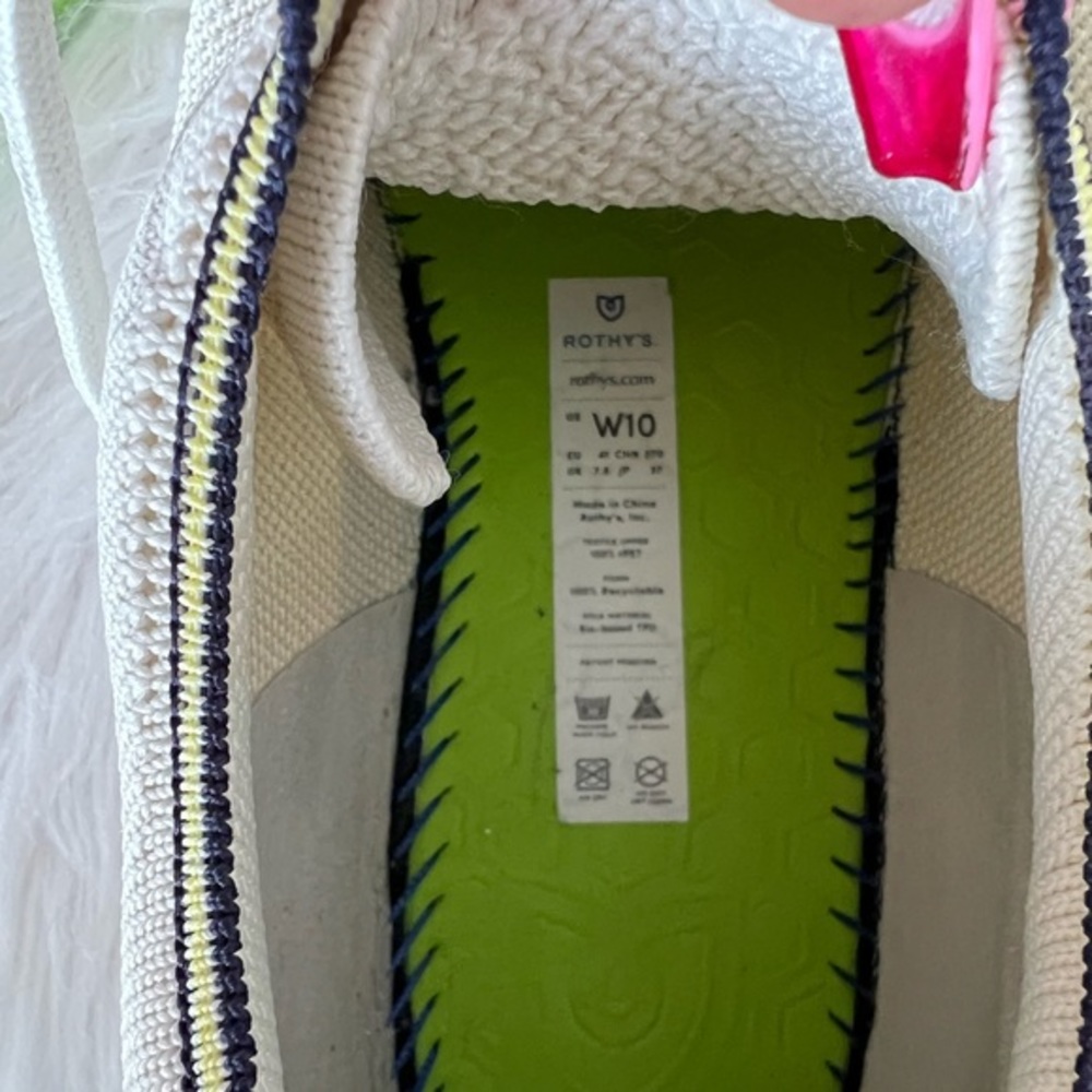 White Rothy’s lace up sneakers - Picture 4 of 7